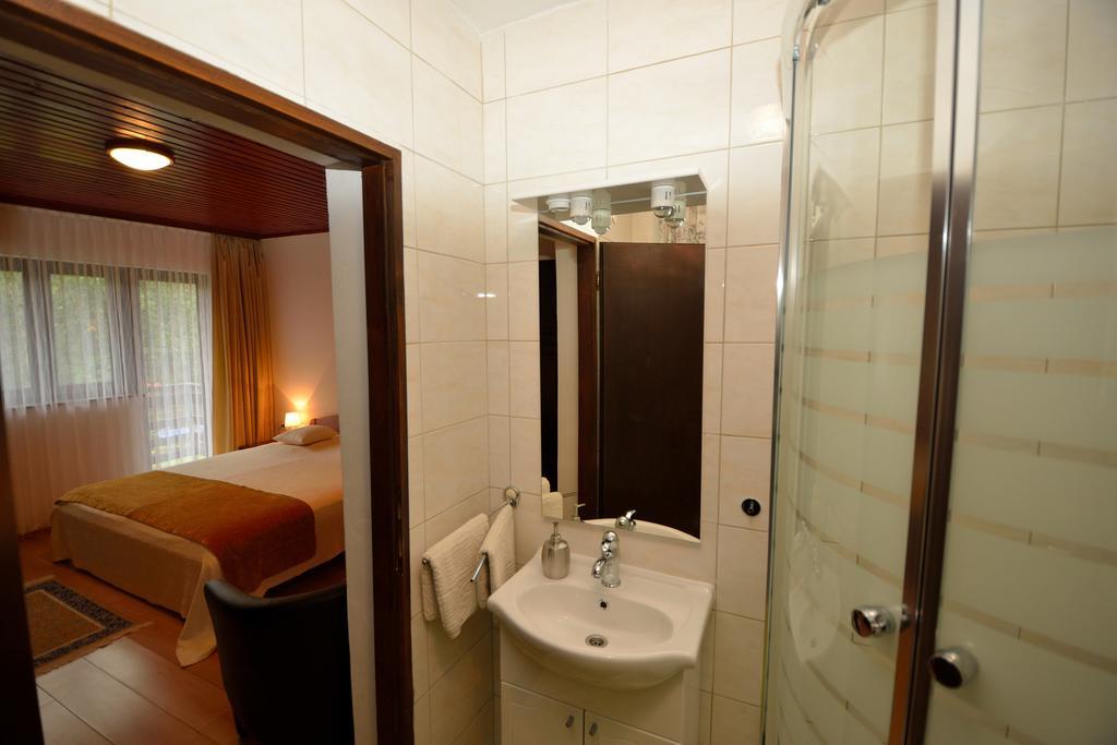 Plitvice Pansion Lovric Hotell Plitvička Jezera Rom bilde